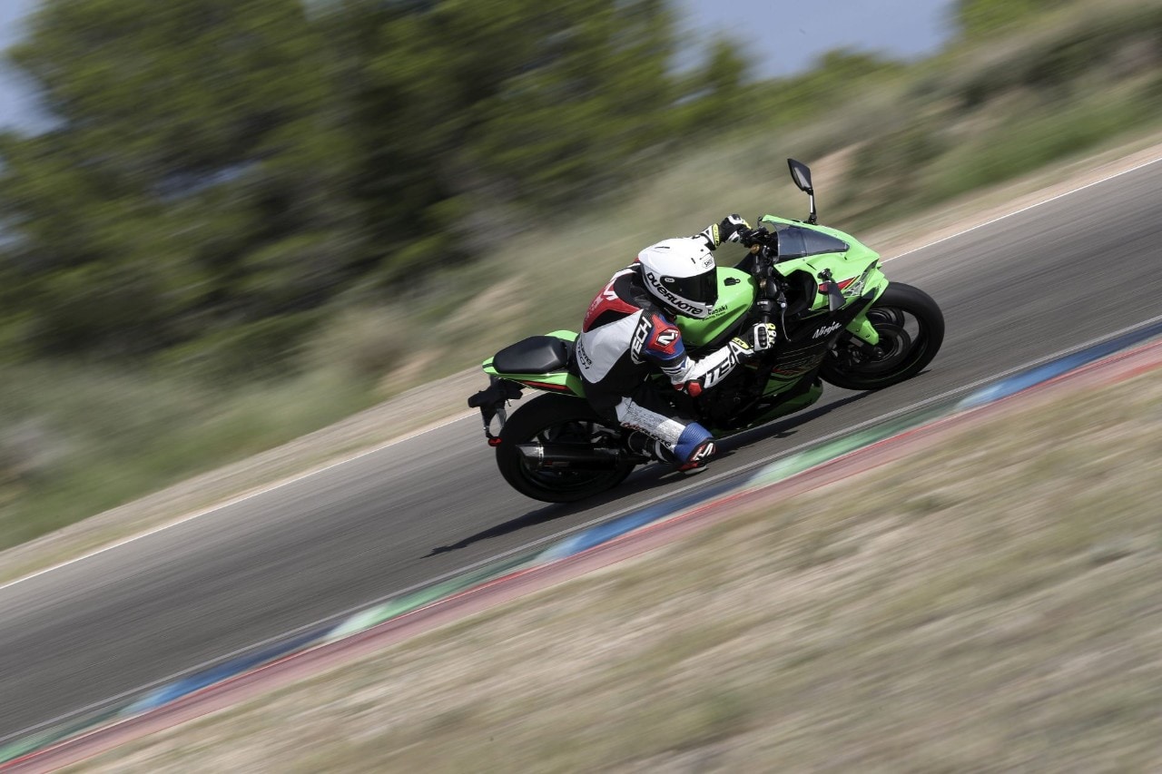 DueruoteTG #172 - Kawasaki Ninja ZX4-RR: quattro cilindri e ignoranza old style!